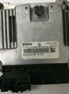 江铃宝典宝威驭胜发动机ECU模块电脑线路板 0281013665