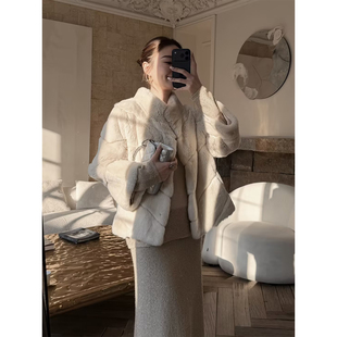 邱莹莹HELA AOMI“横排獭兔”法国进口獭兔皮斜纹镶条工艺皮草