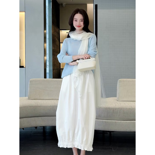 邱莹莹HELA AOMI “无缝和纸纱”桑蚕丝和纸纱无缝一体针织衫