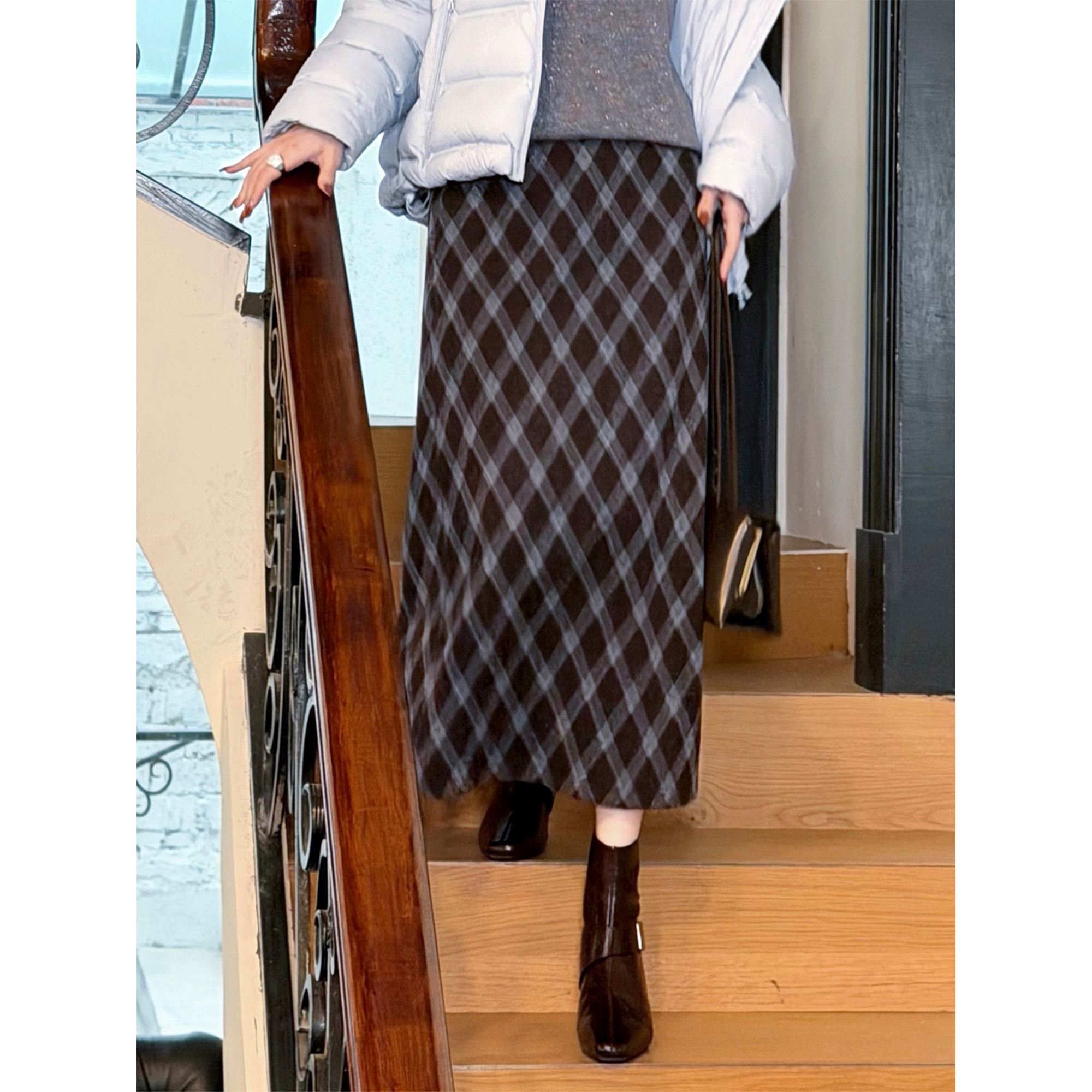 邱莹莹 HELA AOMI “菱格半裙”复古高腰英伦风半身裙