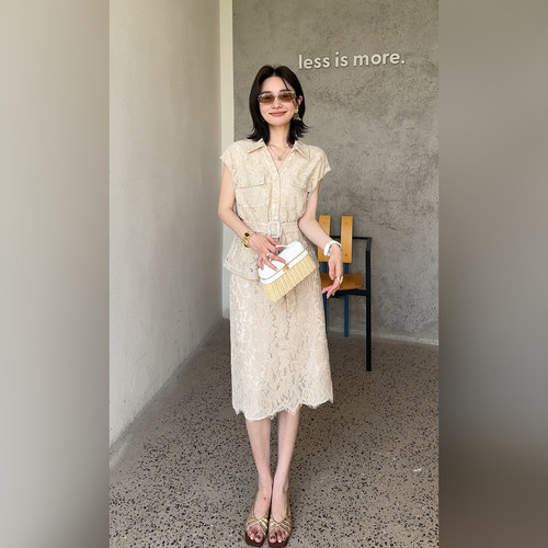 邱莹莹 “浮雕蔓叶”股线编织花纹镂空透气衬衫直筒半身裙套装夏