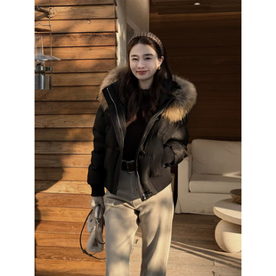 邱莹莹 HELA AOMI “毛领羽绒”90白鸭绒宽松貉子毛领短款羽绒服