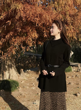 邱莹莹 HELA AOMI “腰带毛衣”绵羊毛100%飘片围巾领松弛针织衫