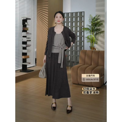 邱莹莹 HELA AOMI“超包容·三件套”老钱背心针织开衫+半裙套装