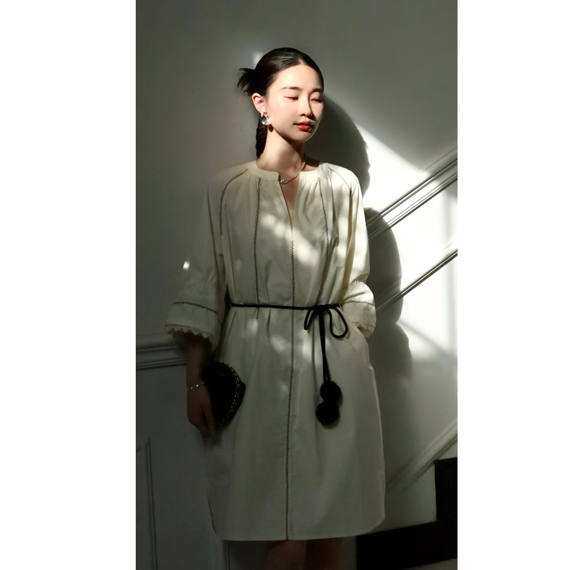 邱莹莹 “丽颖同款”气质高级感喇叭袖V领独特连衣裙女