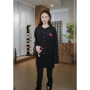 HELA 休闲套装 AOMI 绵羊毛100%慵懒风短款 小马环游 邱莹莹