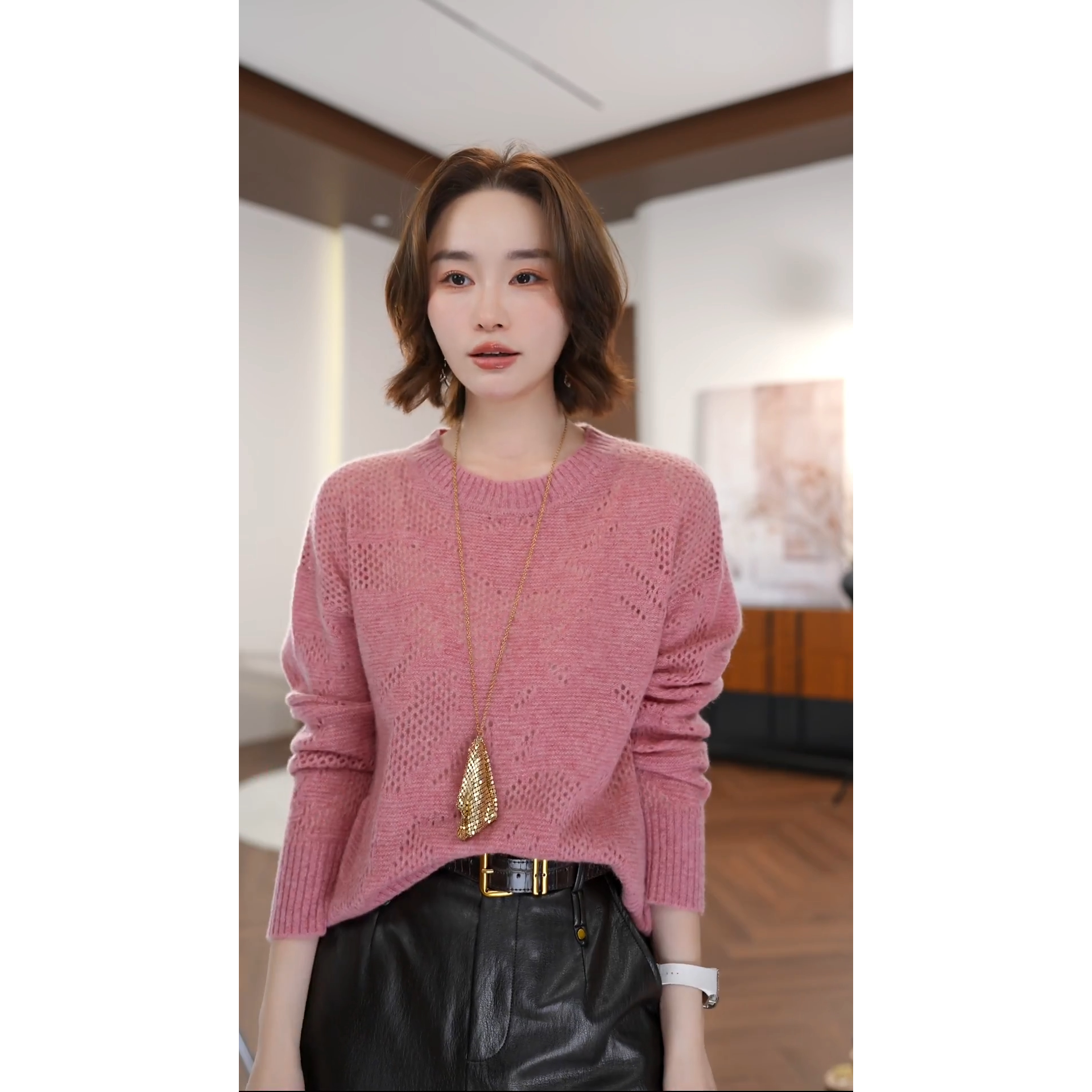 邱莹莹 "100山羊绒&middot;万花筒"镂空透气提花套头圆领针织衫上衣女