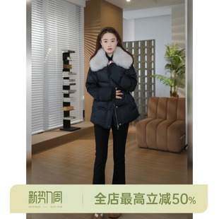 90白鹅绒 邱莹莹 芭莎羊毛鹅 AOMI 羊毛毛领羽绒服 HELA