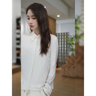 温柔风蕾丝娃娃领衬衫 邱莹莹HELA 法式 浮雕POLO AOMI