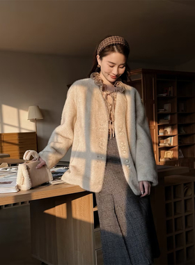 邱莹莹 HELA AOMI “银月霜华”绒感保暖斜方口袋单排扣短外套