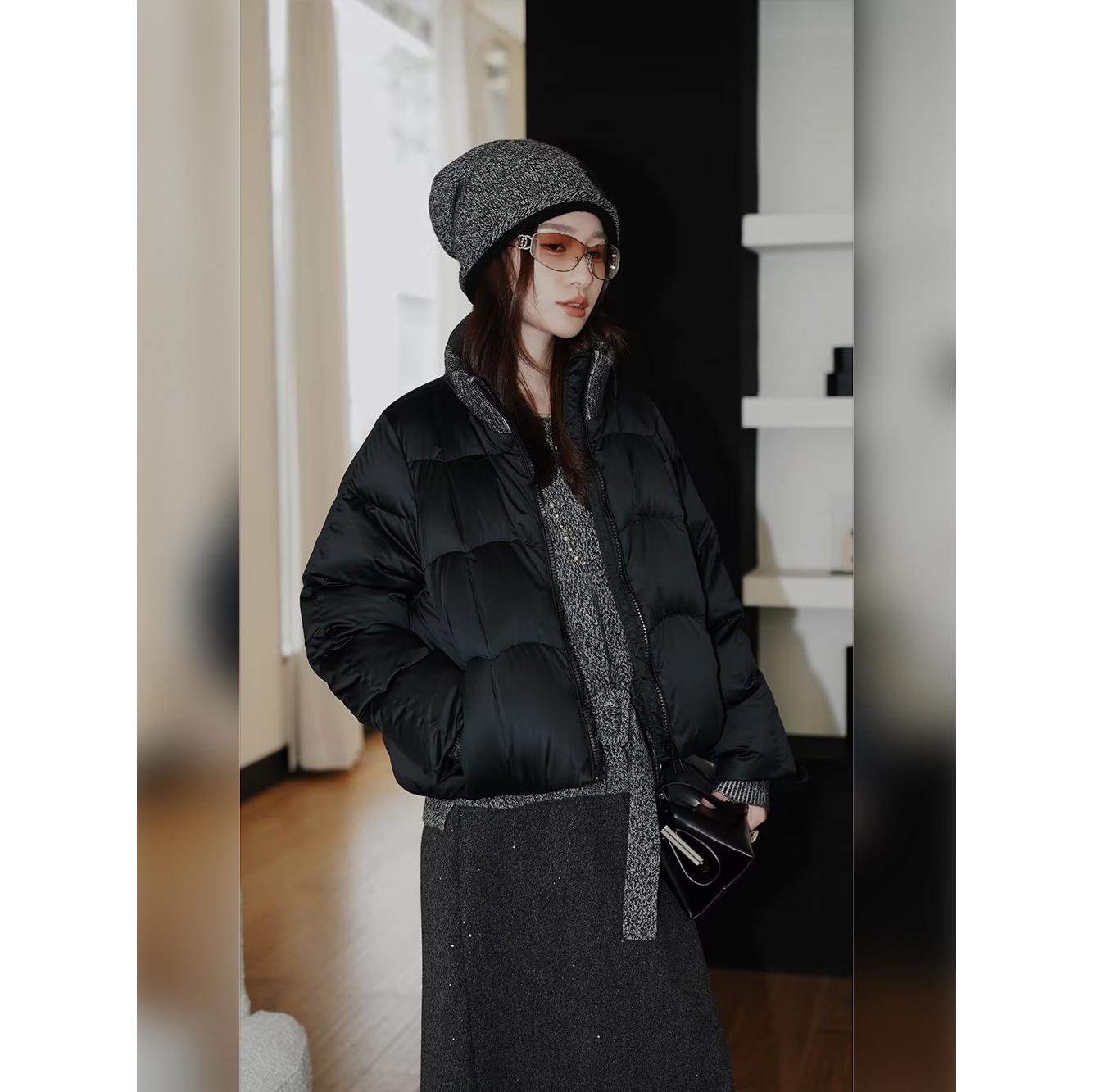 邱莹莹 HELA AOMI “缎面羽绒”90鸭绒轻柔压光拼接设计羽绒服