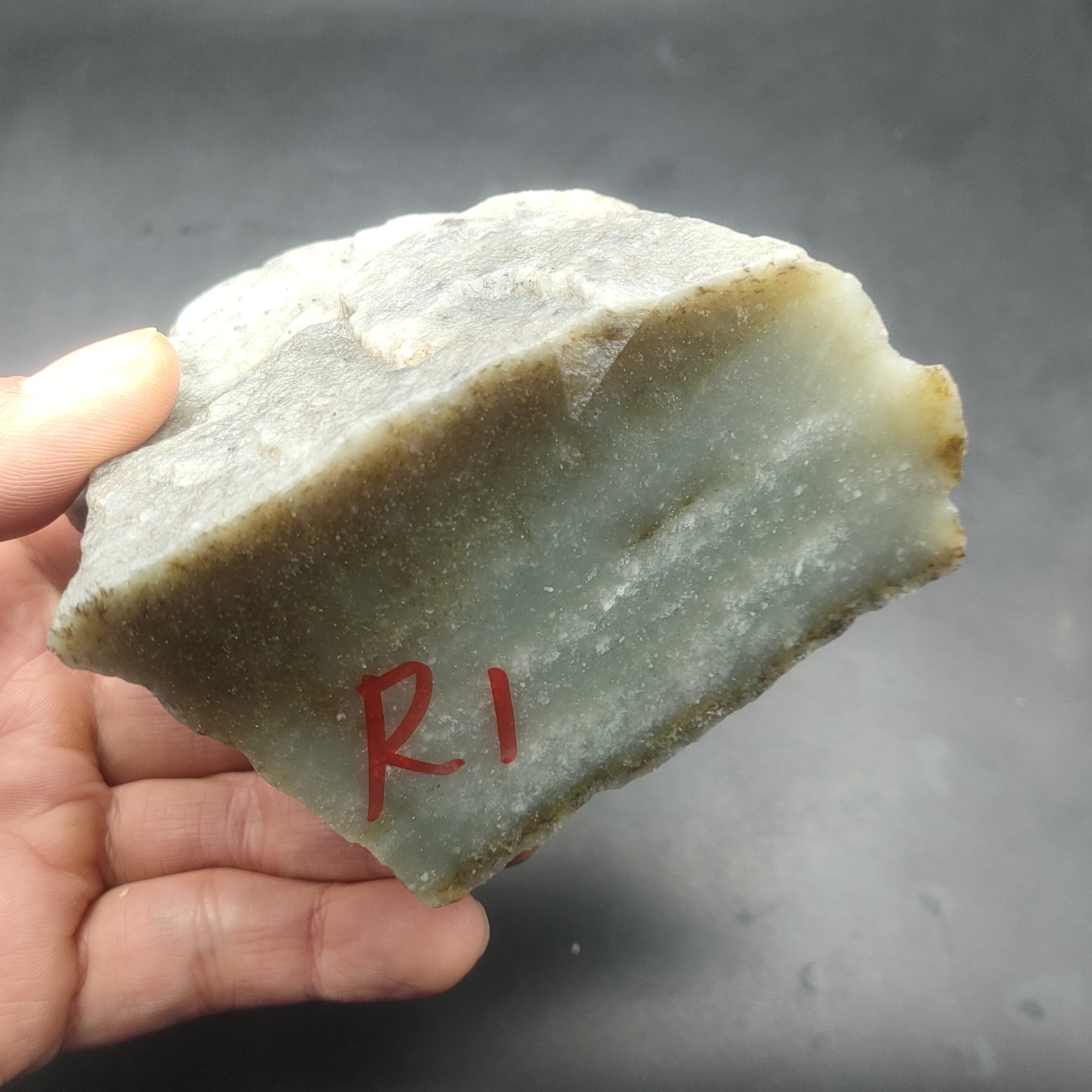 新疆和田玉原石毛料边角料且末料糖青玉r1雕刻摆件镇纸珠子吊坠料