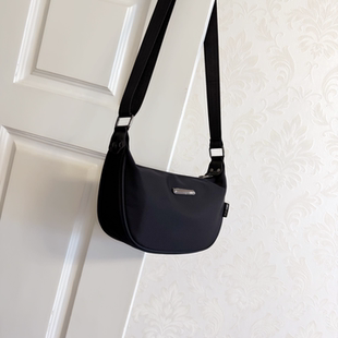 春季新款时尚百搭单肩斜挎包女简约休闲小包包高级感轻便尼龙布包