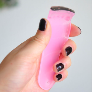 韩国进口盒装 刮脚器去死皮器刮脚刀去老皮老茧去角质刀1只10元