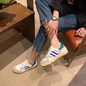 妙侣德训鞋2021年新款女秋冬加绒百搭爆款小白鞋平底休闲运动板鞋