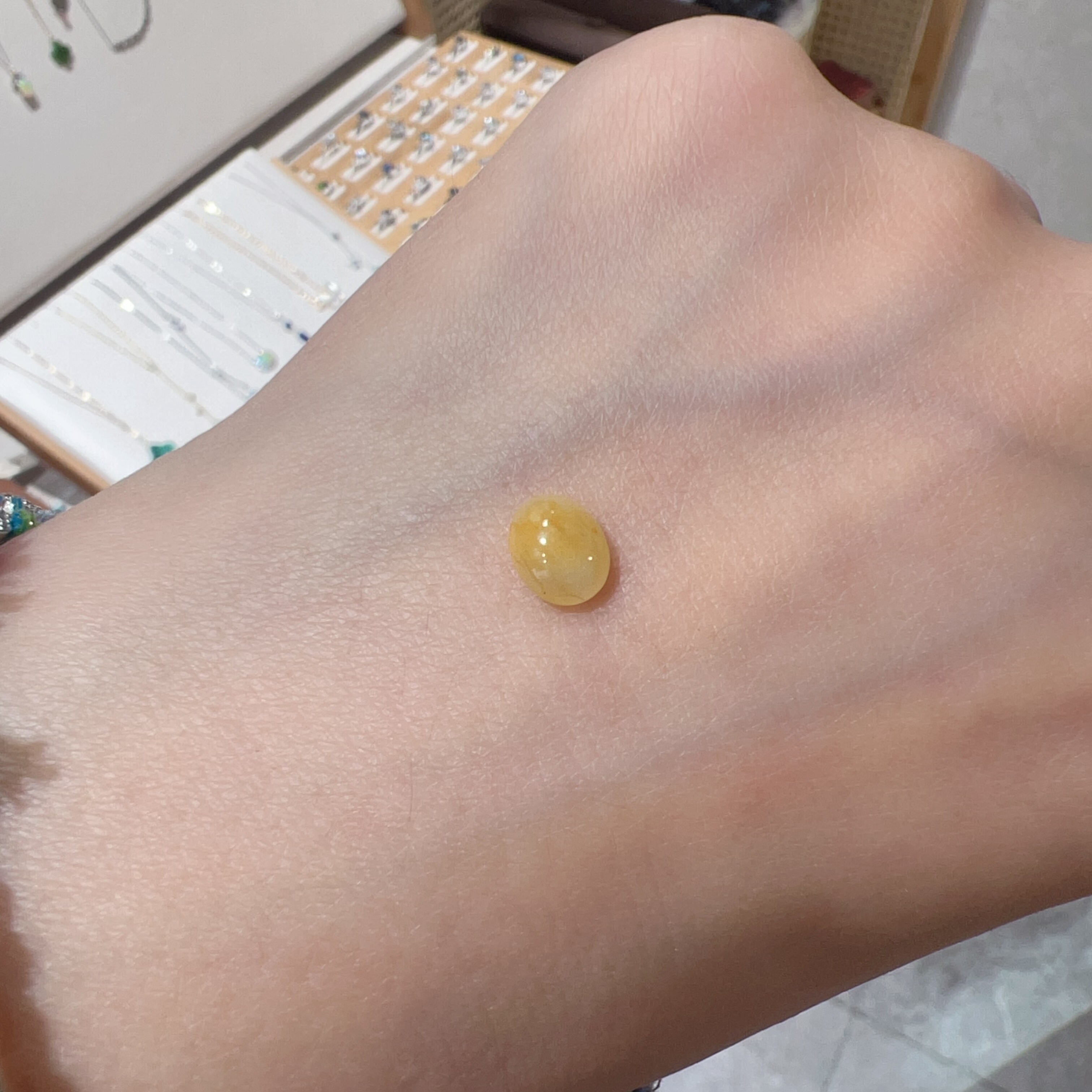 天然黄翡翠全新5.8*7.2mm裸石