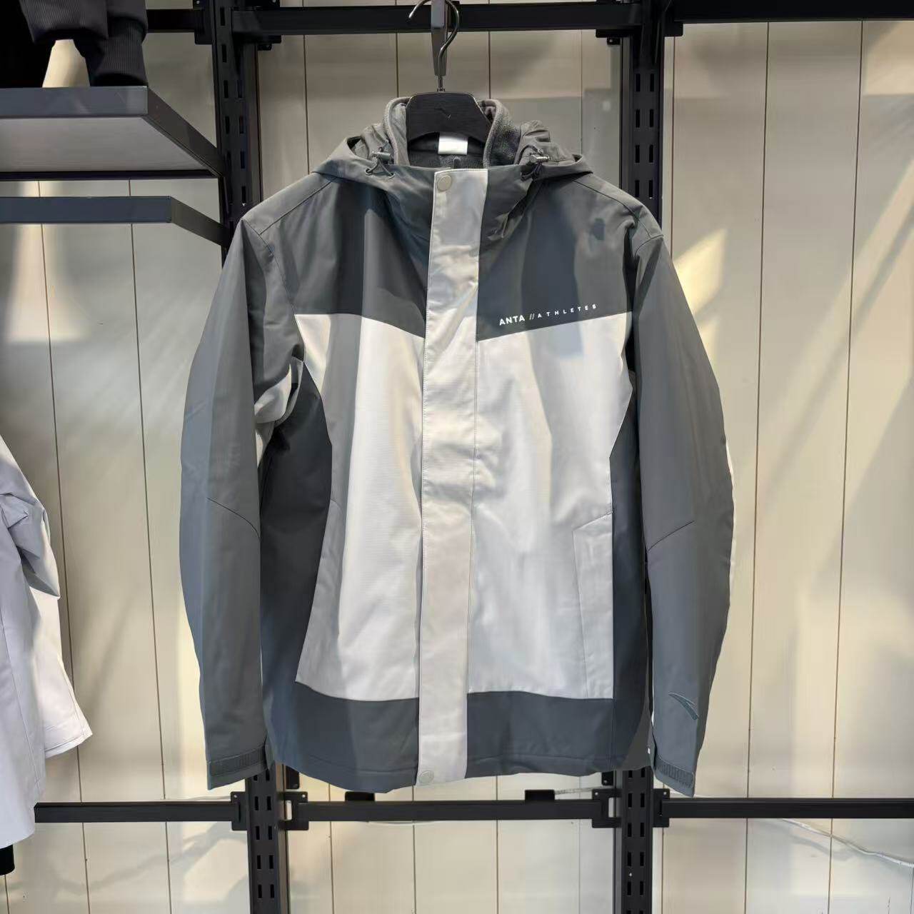 安踏三合一摇粒绒内胆厚外套男2025冬季新款连帽2冲锋衣152547611