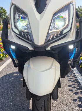 适用轻骑铃木UY125T-2A改装射灯转向流水灯提亮隐藏式LED透镜车灯