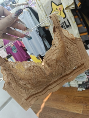 品牌特价曼蝶莉8229蕾丝中薄BC汤勺万能杯聚拢无钢圈侧收调整文胸