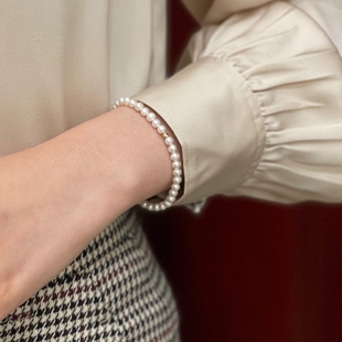 芭家珠宝 百搭温婉baby珍珠精致18K金镭射金豆弹力手链 奶油糖