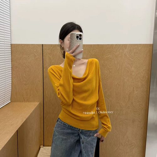 温柔气质荡领漏锁骨柔软针织衫