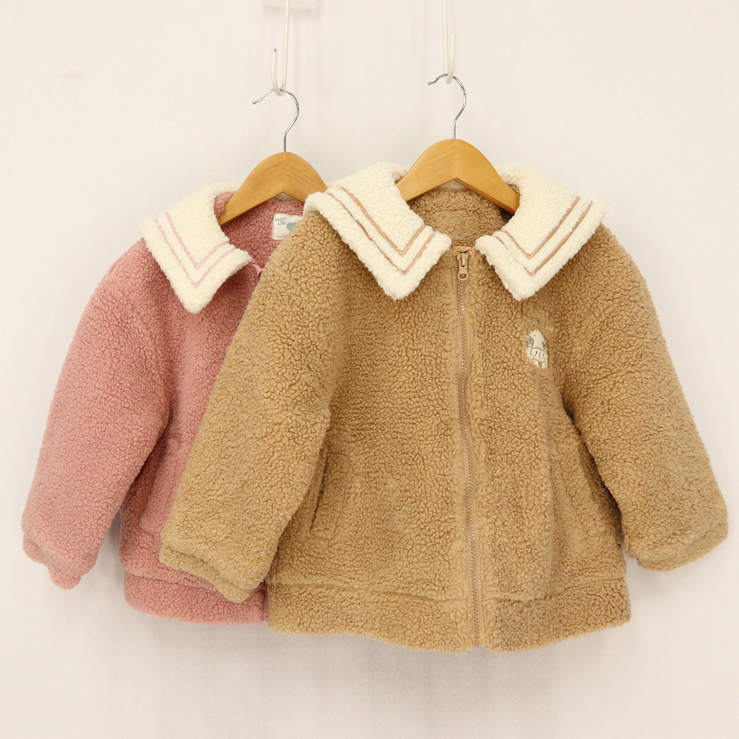 内销冬款童装    女童两色大翻领左胸刺绣爱心羊羔毛夹棉外套