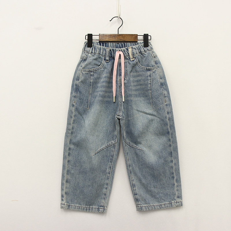 粉标后口袋翻盖小直筒牛仔裤