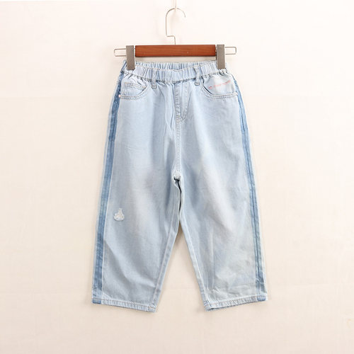 压痕磨破宽松直筒浅蓝牛仔七分裤