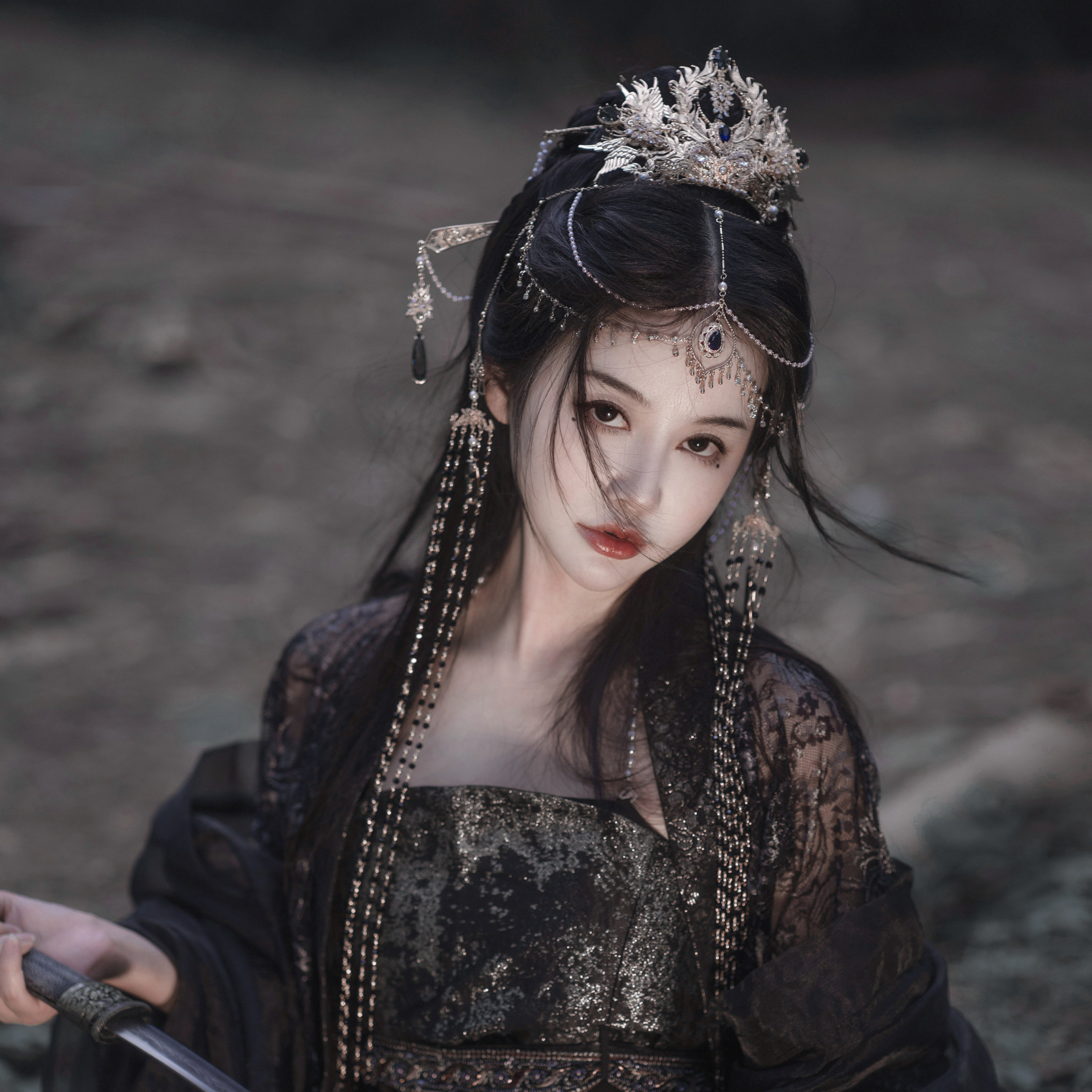 后雨山古风汉服原创设计夜华流苏金发冠后压红黑套装仙侠影视摄影