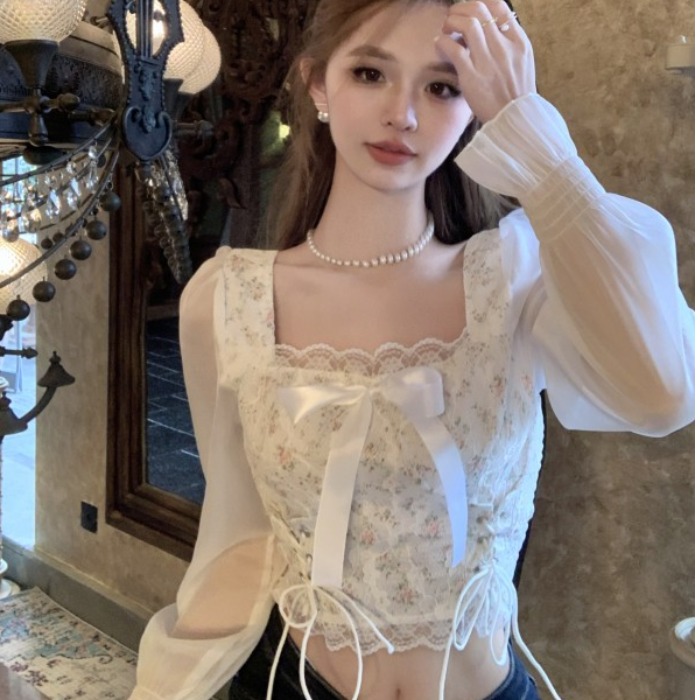 清纯蕾丝甜美短款长袖上衣辣妹