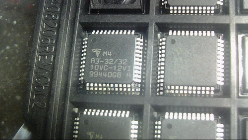 A3-32/32-10VC-12VI  IM4A3-32-10VC-12VI QFP-44   现货可直拍H