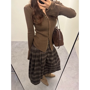 v领坑条打底针织衫 气质设计感修身 秋冬 显瘦排扣上衣 FILLE｜爆款