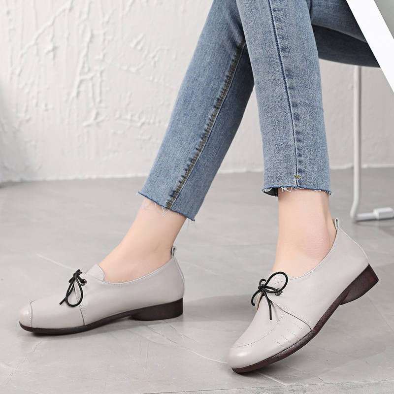妈妈鞋春秋款2025新女鞋中老年真皮舒适软底皮鞋单鞋平底小白鞋子