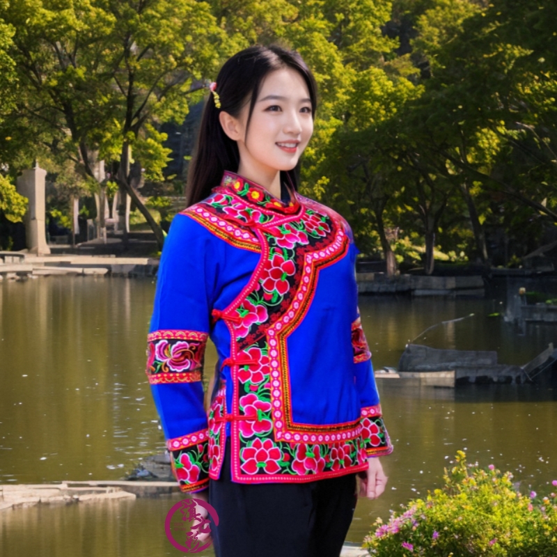 滇七彩2024蚕丝精品绣花彝族女装