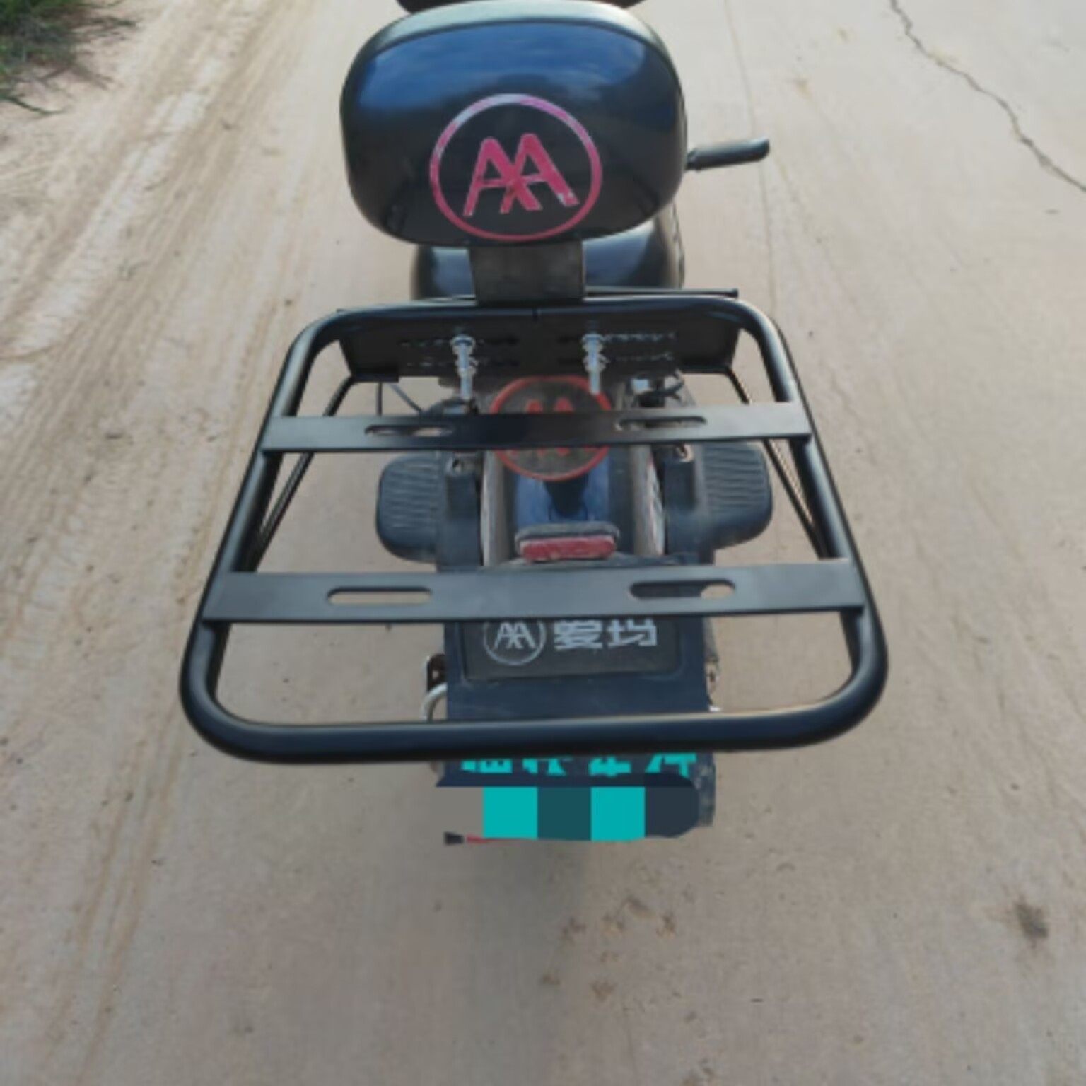 电动车靠背托架后备箱固定支架