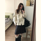 韩系围巾领牛角扣毛呢外套女小个子高级感米白色廓形大衣秋冬质感