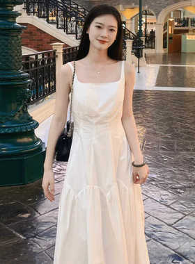 桔梗法式白色吊带连衣裙女夏收腰显瘦气质温柔风初恋清纯度假长裙