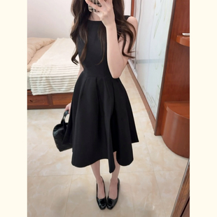 黑色无袖连衣裙女小个子修身收腰A字裙显瘦赫本风通勤气质小黑裙
