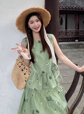 森系绿色条纹刺绣背心裙套装女夏季设计感清新减龄两件套