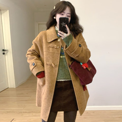 高级感牛角扣棕色翻领毛呢外套女