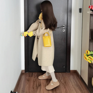 黄色中长款小个子毛呢外套女冬季新款立领韩版牛角扣学院呢子大衣