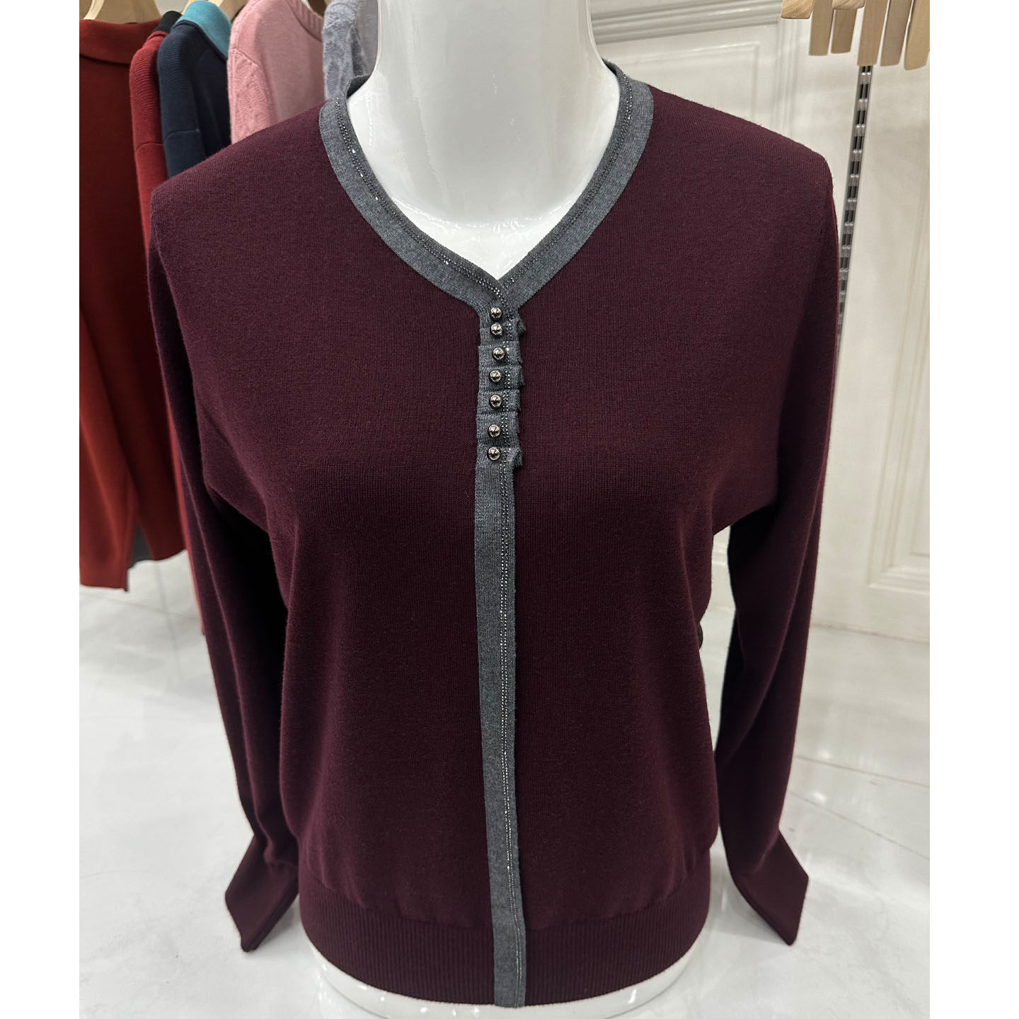 气质洋气妈妈春装2025新款v领针织衫打底上衣中老年时尚女薄t恤衫