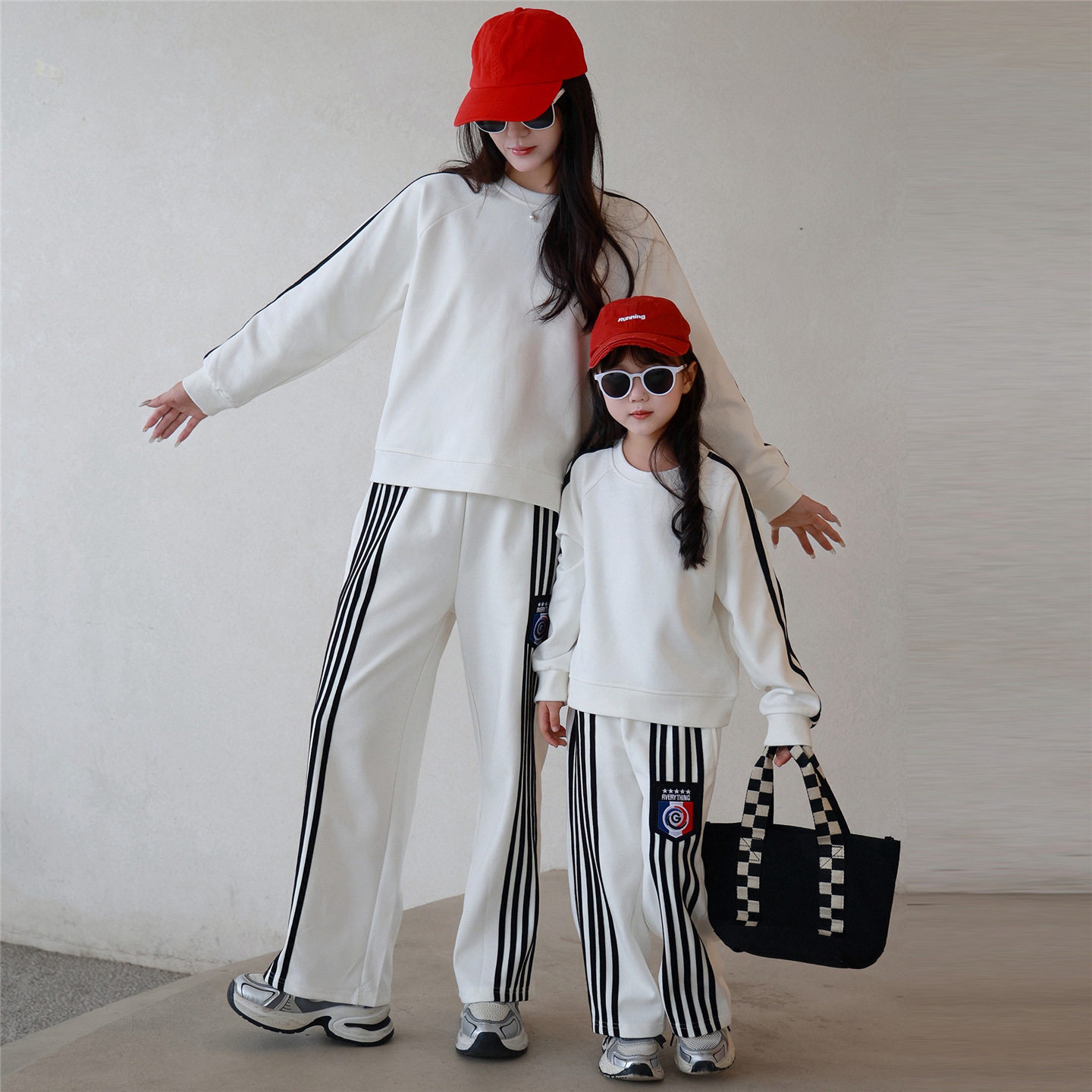 白色运动会套装活动服学校班服母女秋冬季圆领卫衣亲子装一家三口