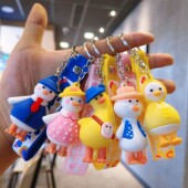 创意卡通皮条歪头鸭钥匙扣立体包包挂饰活动礼品印logo幼儿园礼物