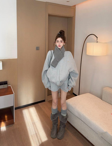 MIDO家 2025秋冬韩版宽松百搭拉链加绒卫衣外套+短裤配围巾三件套