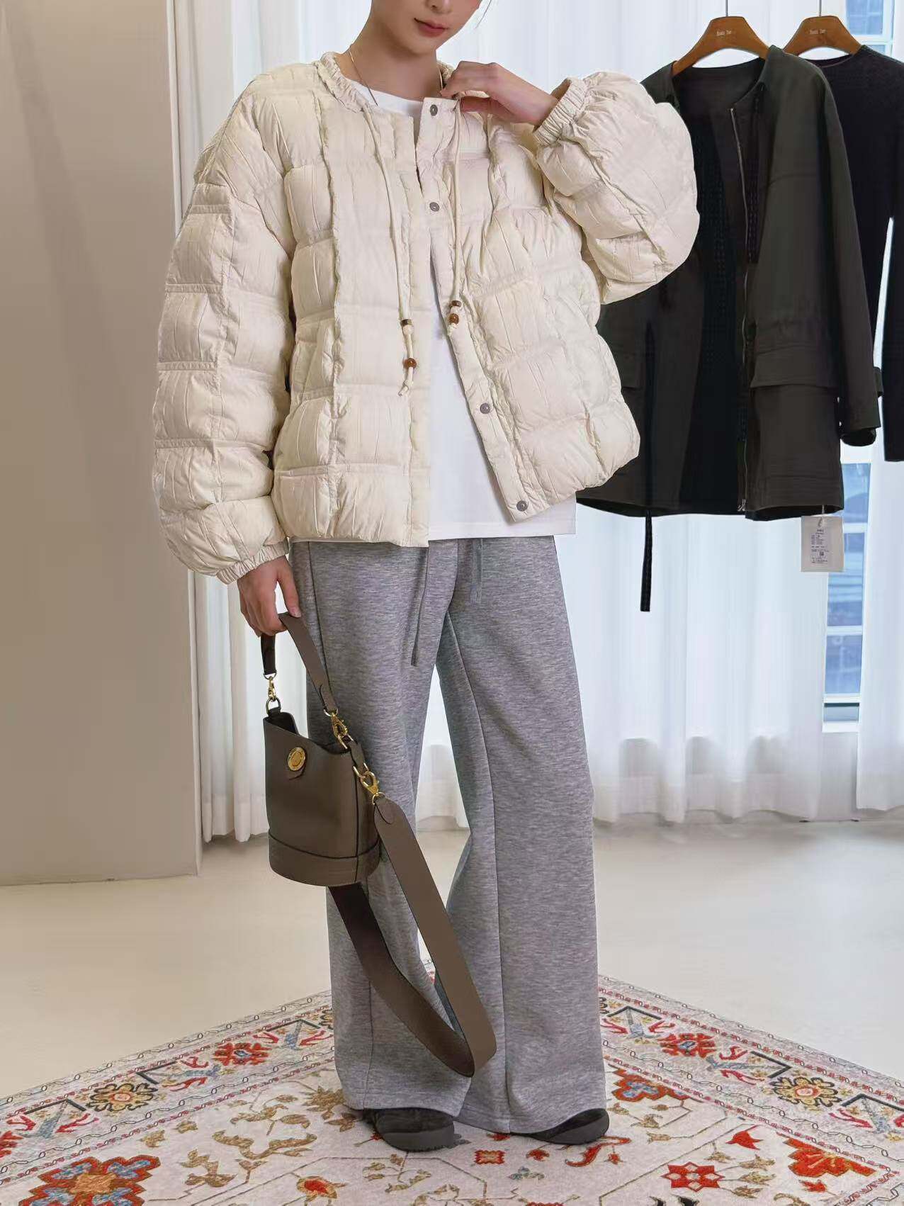 欧货2025冬季新款韩版百搭圆领抽绳格纹羽绒服女宽松显瘦保暖外套