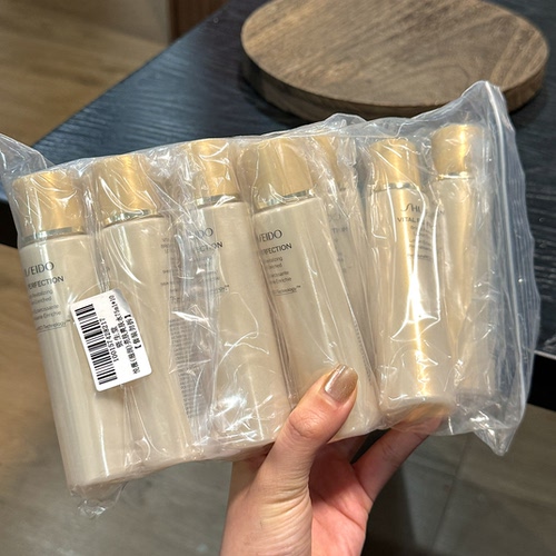 悦薇珀翡紧颜亮肤水75ml乳液