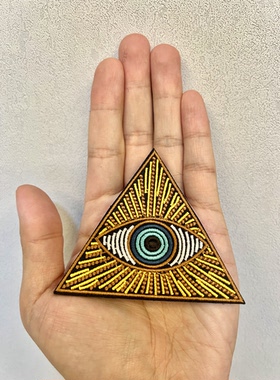 金字塔黄金眼刺绣魔术贴包挂件