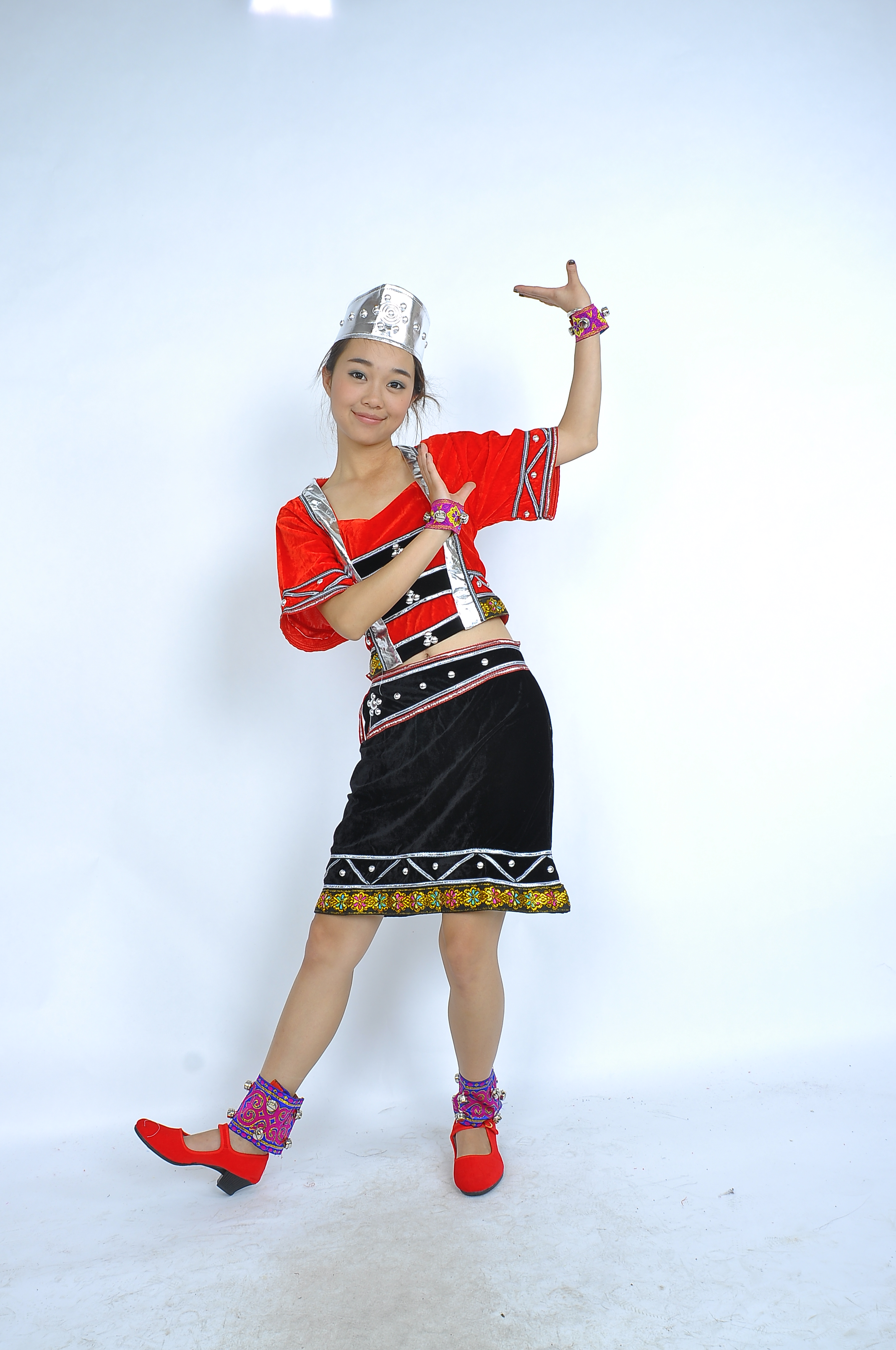 云南少数民族成人女装/舞蹈演出佤族服装/短款短裙舞台表演服红色