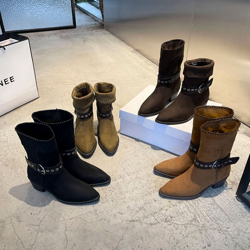 滨莉小姐2025秋季显瘦皮扣复古尖头粗跟气质百搭显腿瘦时装靴子